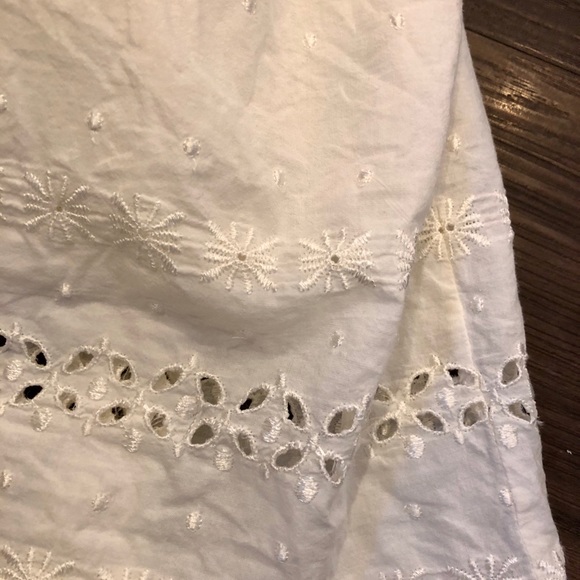 Forever 21 Eyelet Lined Tank Top - Picture 4 of 6